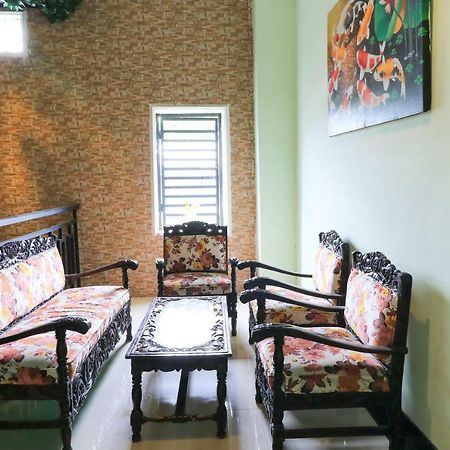 Labuana Homestay & Cafe Garden Makassar Exterior photo