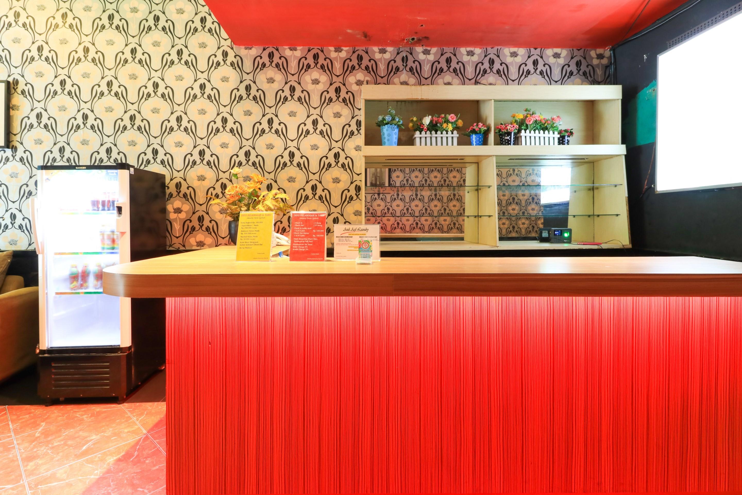 Labuana Homestay & Cafe Garden Makassar Exterior photo