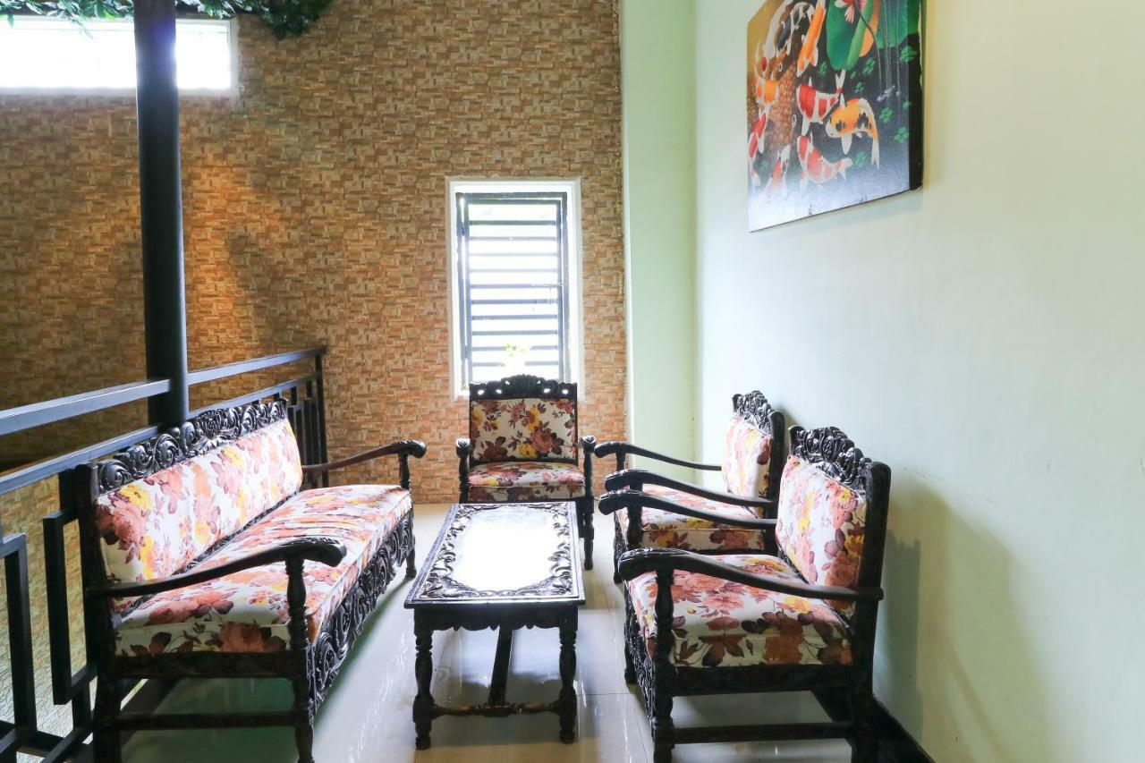 Labuana Homestay & Cafe Garden Makassar Exterior photo